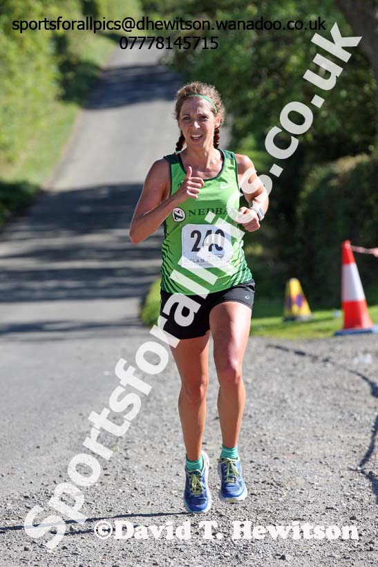 Gerda Steyn (Nedbank RC, South Africa) wins the womens Tynedale Jelly Tea 10 Mile, Hexham. Photo: David T. Hewitson/Sports for All Pics